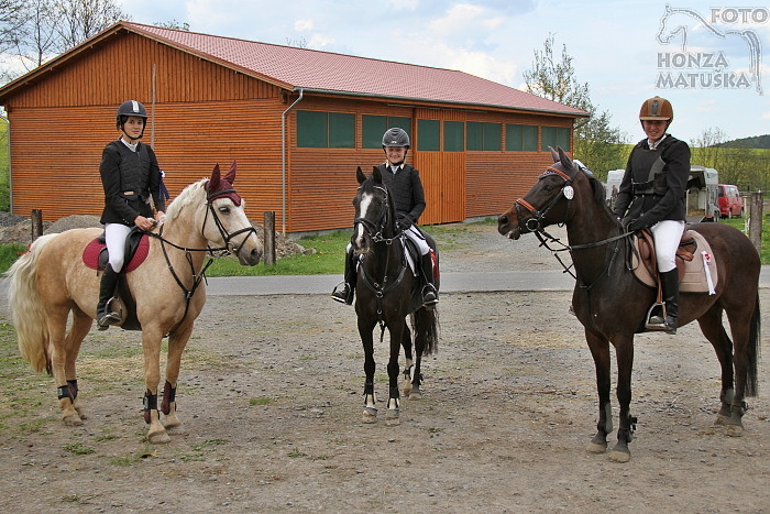 nejlepší seriálová trojka 2. kola PonyExtraligy 2013 (zleva:Heřmanová-Najmanová-Votavová)